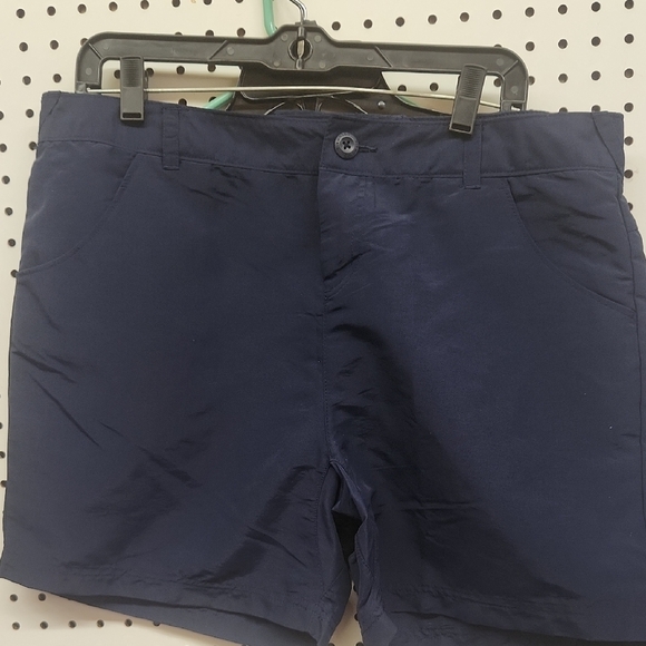 Columbia Pants - Columbia PFG Womens Shorts Size 12 Navy EUC 6 Inch Inseam